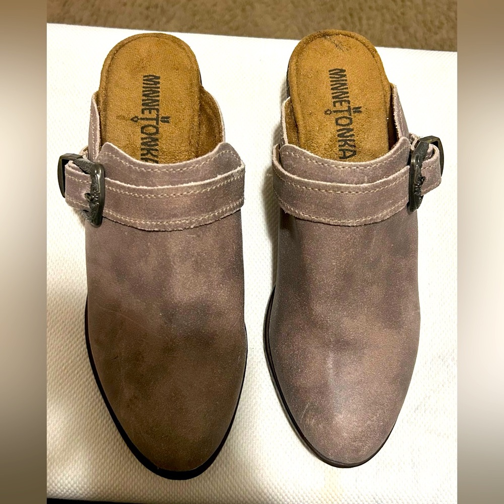 Minnetonka Billie Western Leather Mules